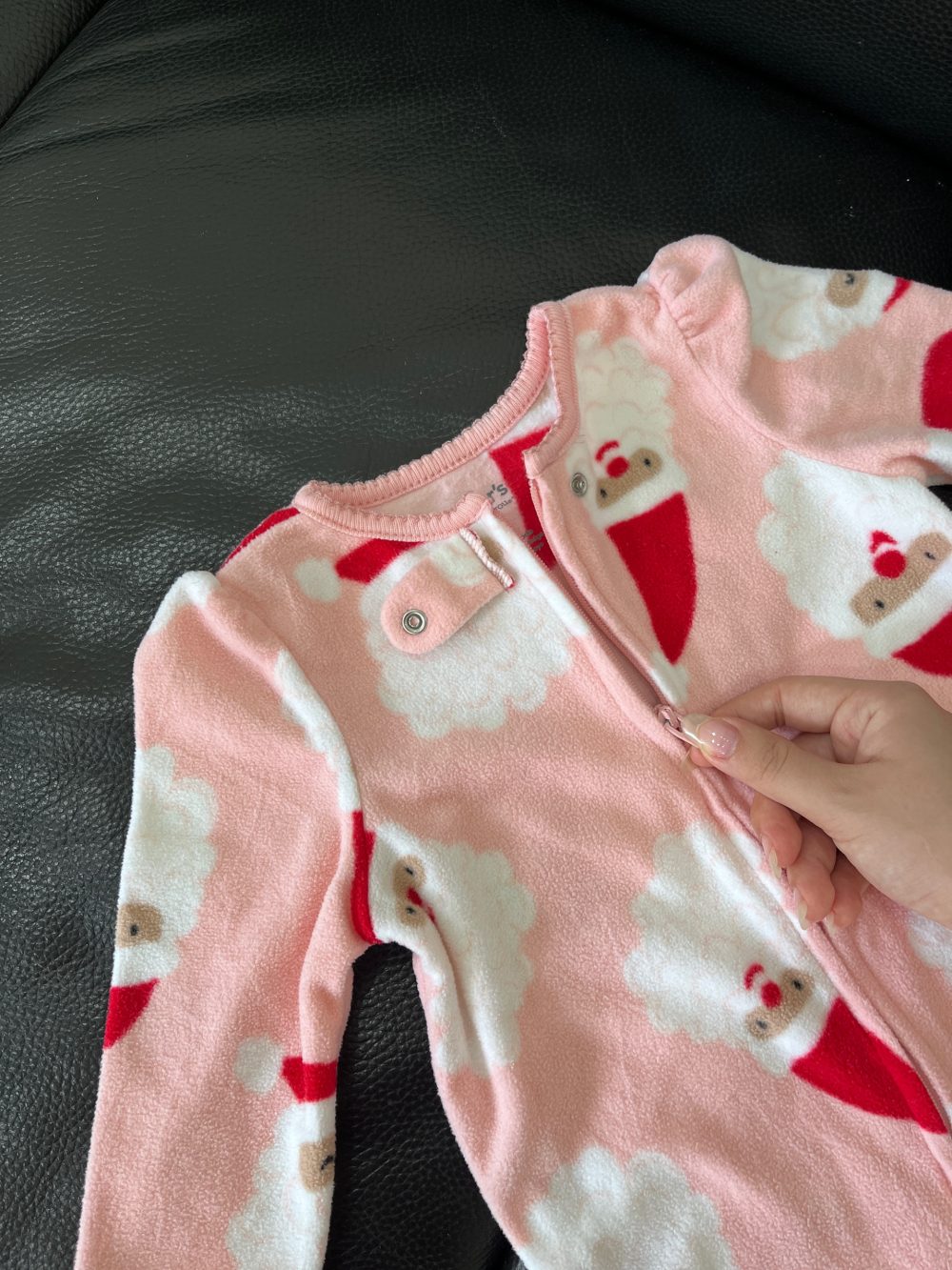 Sleepsuit họa tiết Santa Carter’s màu hồng tặng kèm hoodie suit trắng sọc đỏ (size 12→18m) - Ảnh 5
