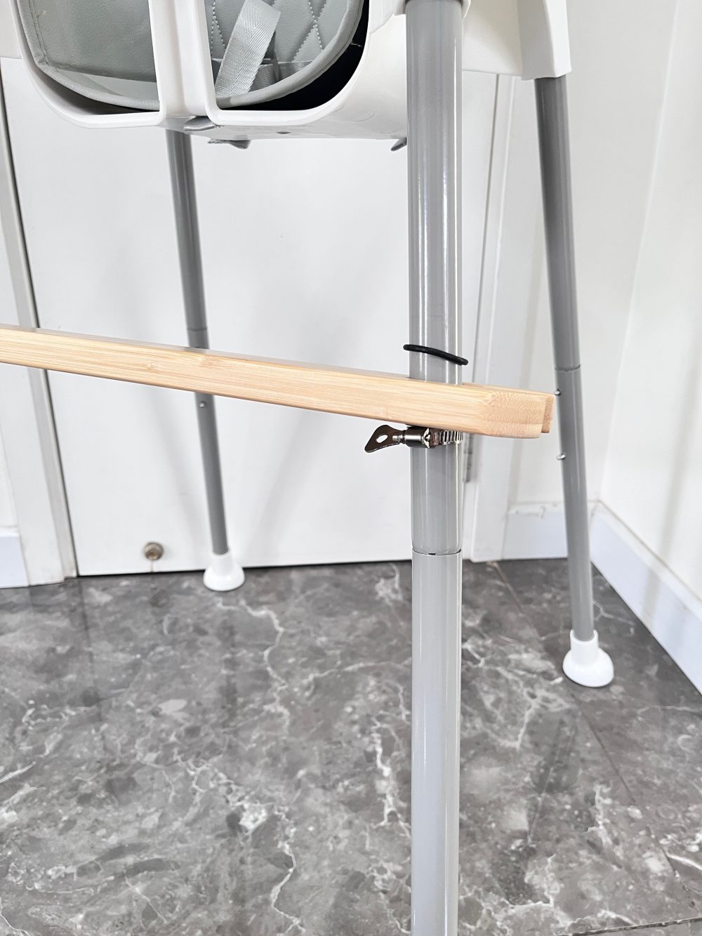 Ghế ăn dặm cho bé BabyHop màu trắng kèm thanh gác chân (6→36m) - Ảnh 7