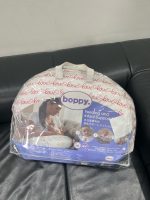 Gối cho bú Boppy Red Love Letters ( còn túi đựng) - Ảnh 18