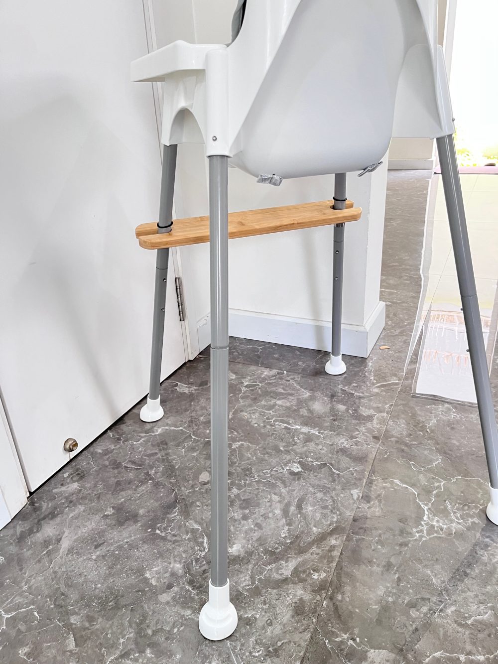Ghế ăn dặm cho bé BabyHop màu trắng kèm thanh gác chân (6→36m) - Ảnh 5