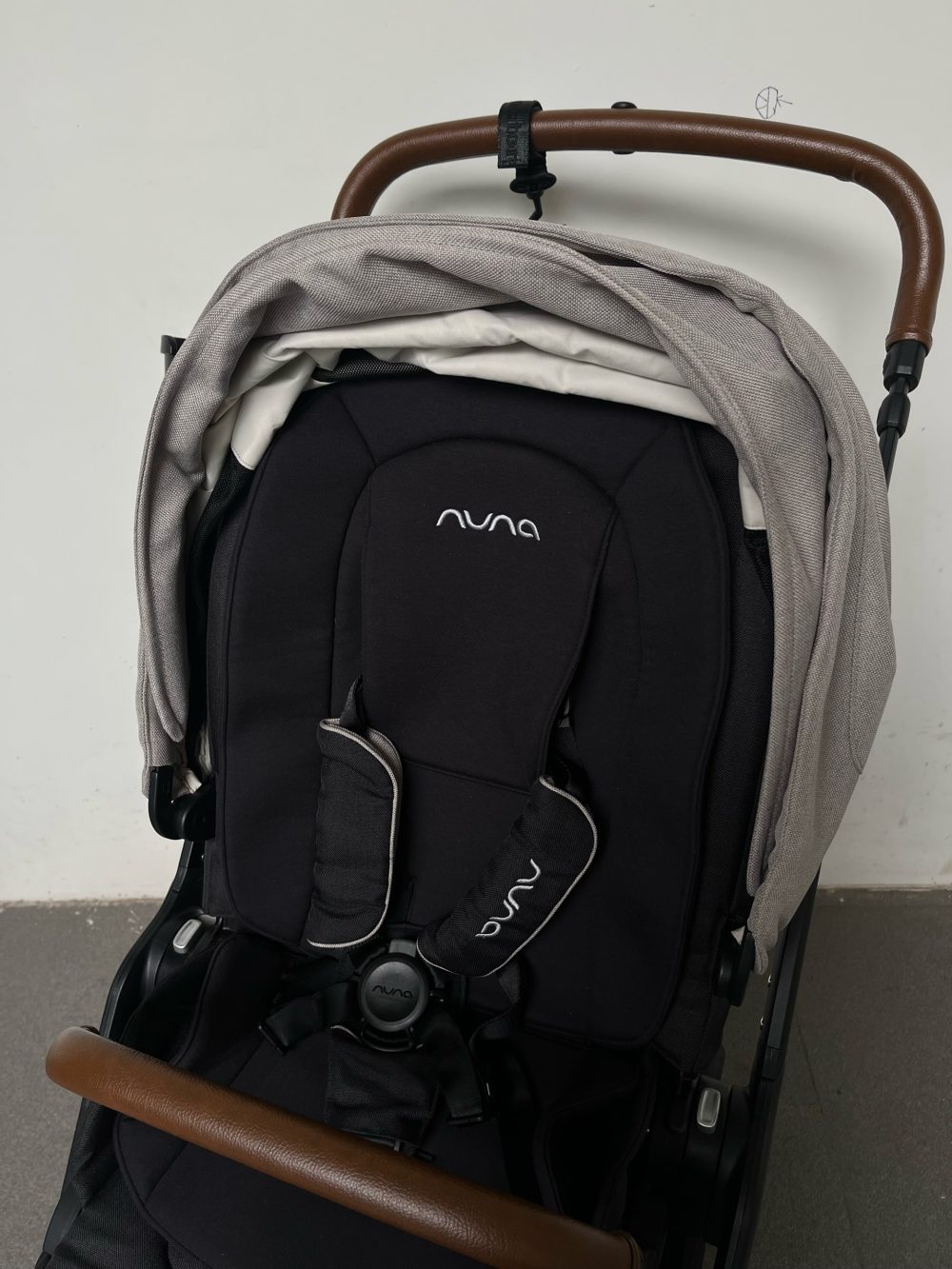 Xe đẩy Nuna triv màu xám be khung đen ( size: 0->22kg, full box) kèm cúp holder và adapter - Ảnh 17