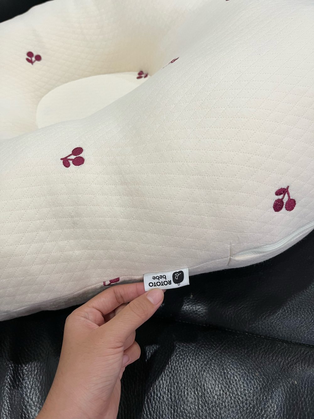 Gối chống trào ngược Rototo bebe cotton lụa hoạ tiết cherry ( còn túi đựng) - Ảnh 16