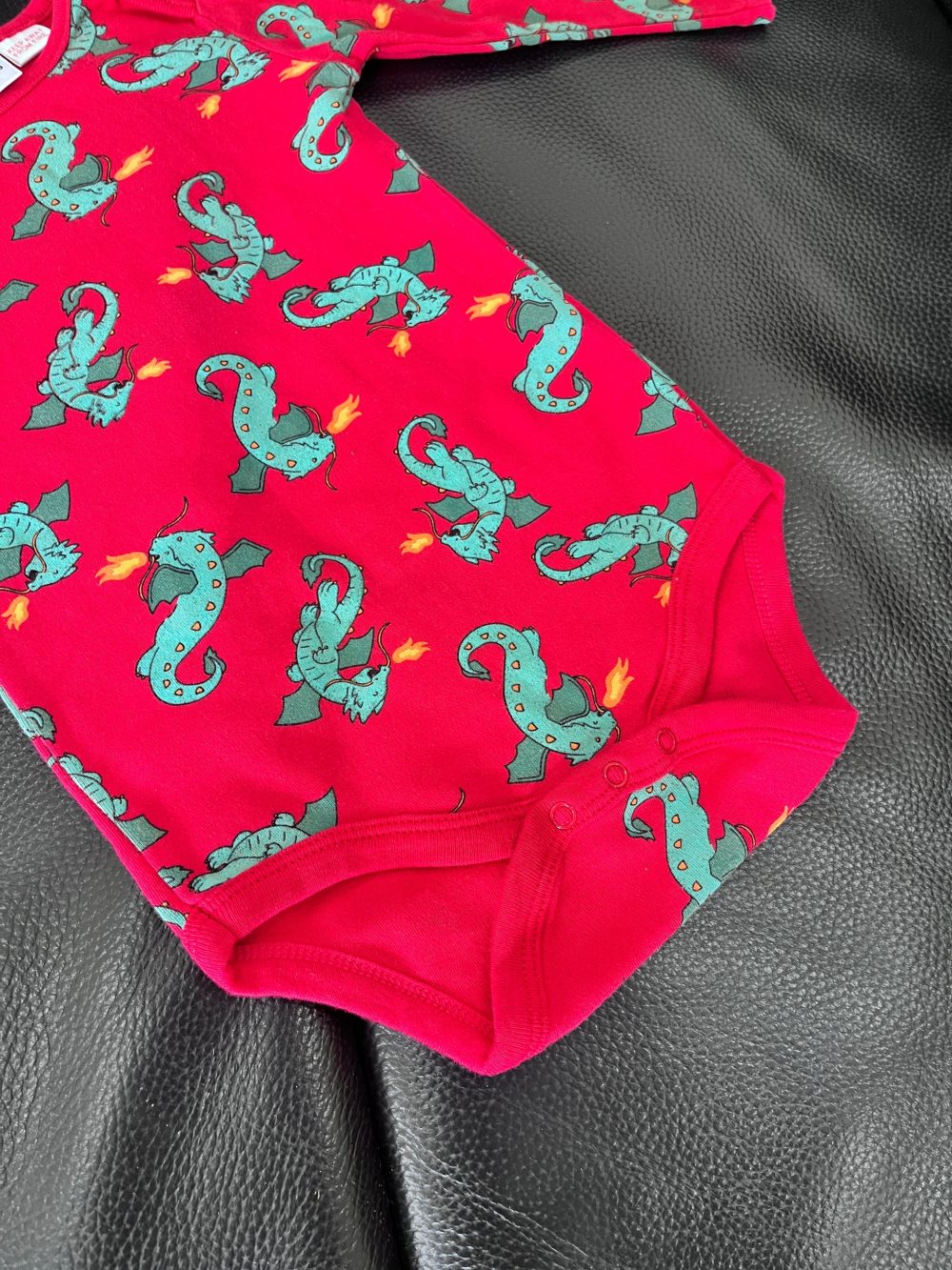 Bodysuit Zara họa tiết rồng màu đỏ (12-18m) - Ảnh 4