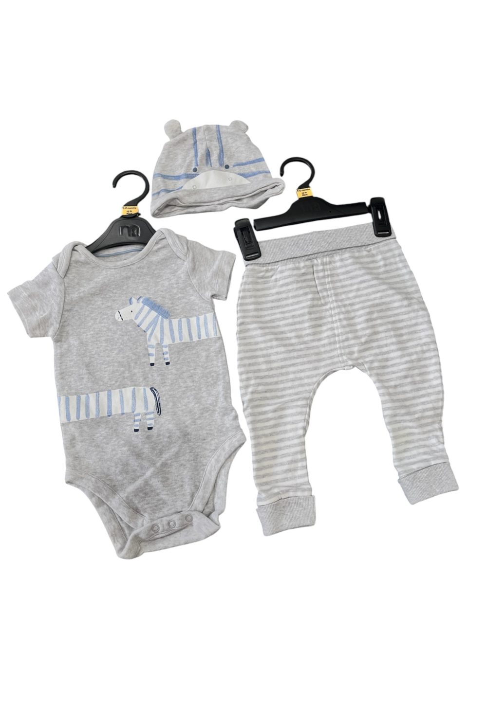 90037085ca2849378d4ee56d220e4c49 Set bodysuit, quần dài và mũ Mothercare màu xám (9→12m) - Ảnh 1