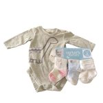 Set bộ bodysuit tay dài khủng long Rabbit Bear và combo 3 đôi tất Carter’s