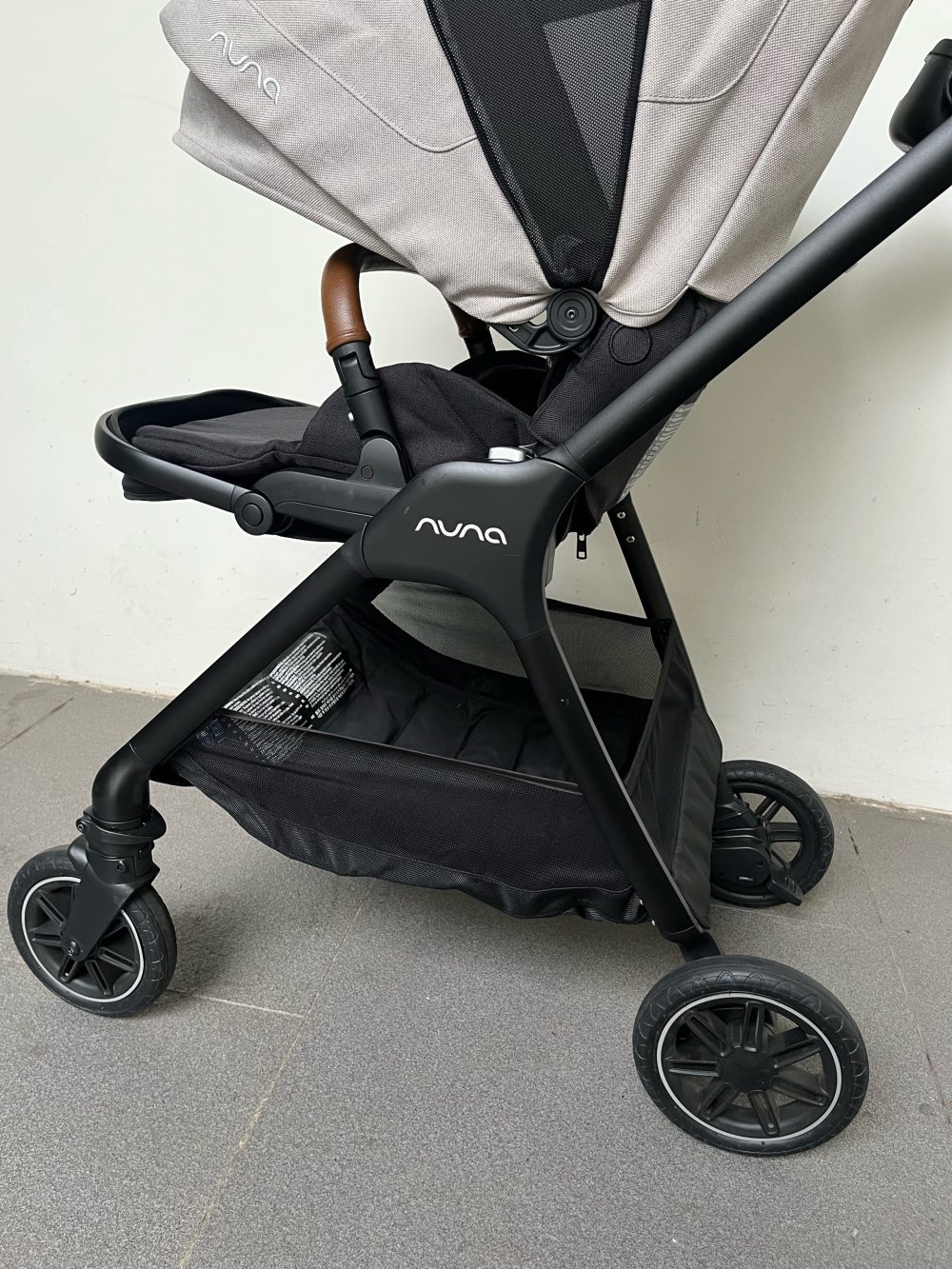 Xe đẩy Nuna triv màu xám be khung đen ( size: 0->22kg, full box) kèm cúp holder và adapter - Ảnh 9