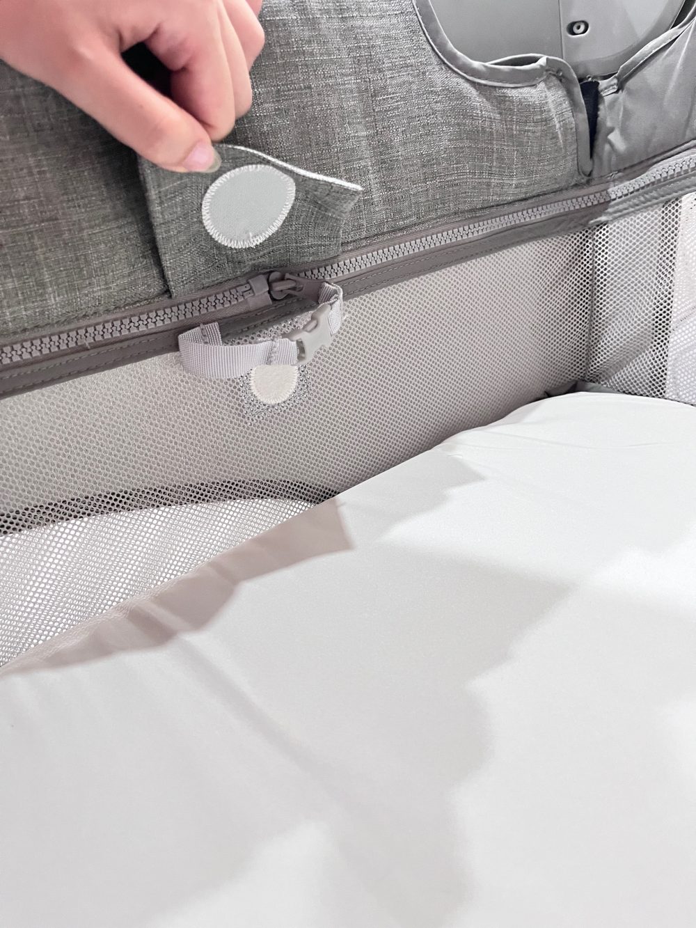 Giường cũi Joie Kubbie Sleep Foggy Gray (tối đa 9kg) tặng kèm đệm sơ dừa & drap size 80x50cm - Ảnh 16
