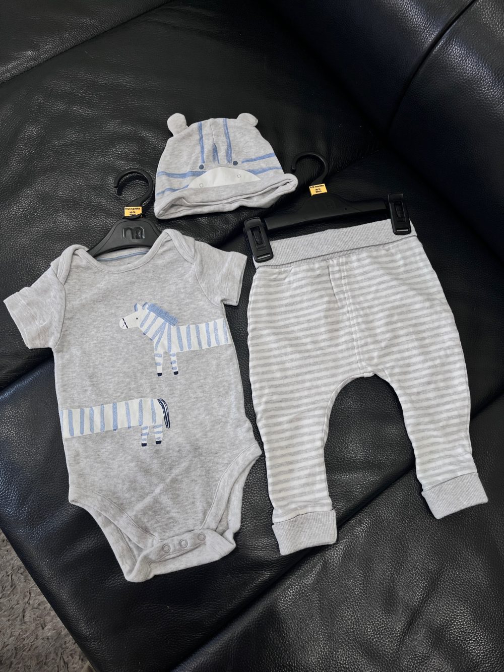 Set bodysuit, quần dài và mũ Mothercare màu xám (9→12m) - Ảnh 7