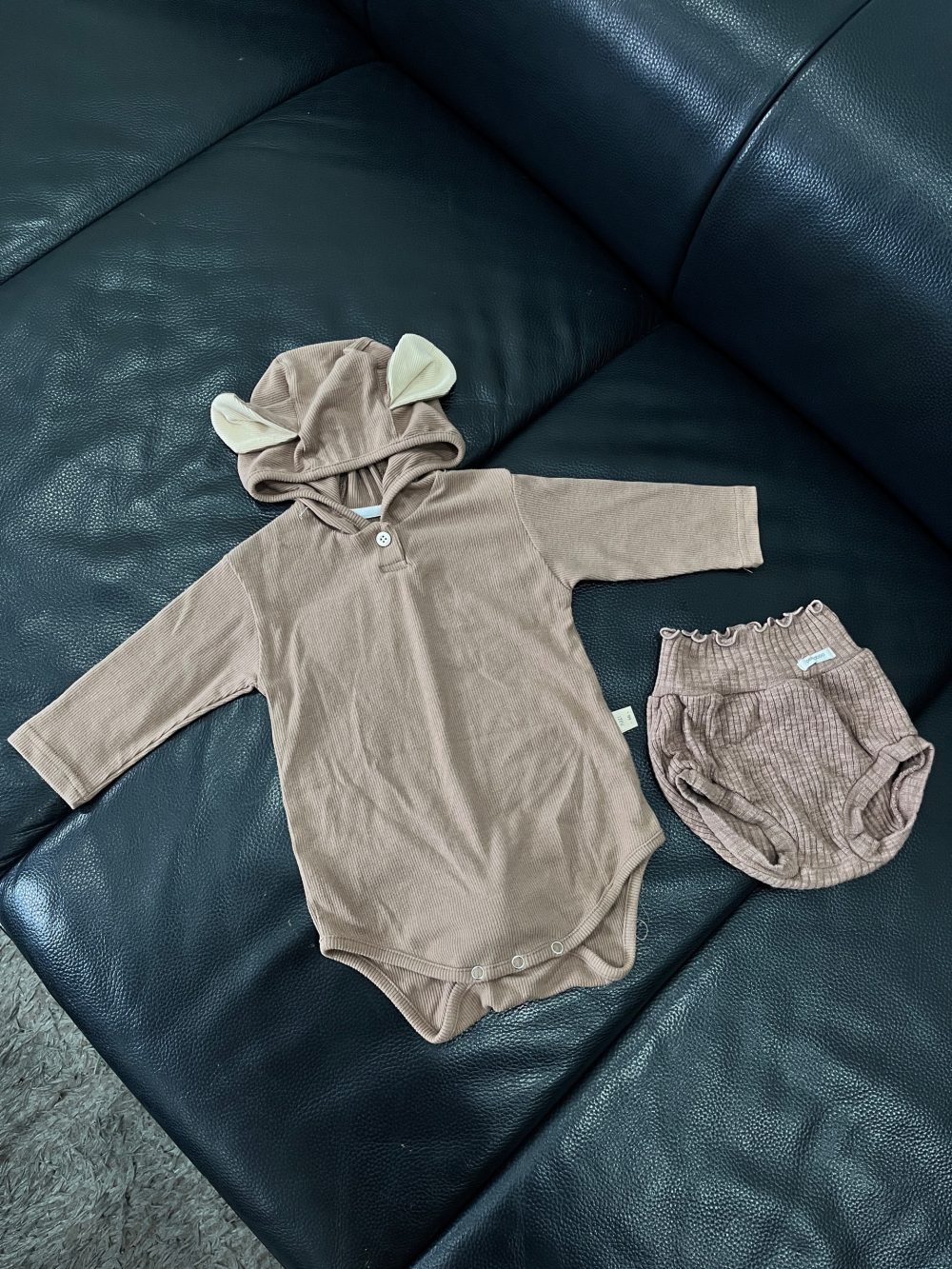 Set bodysuit tai thỏ màu nâu và quần bí cotton Peekaboo (size: 12m) - Ảnh 5