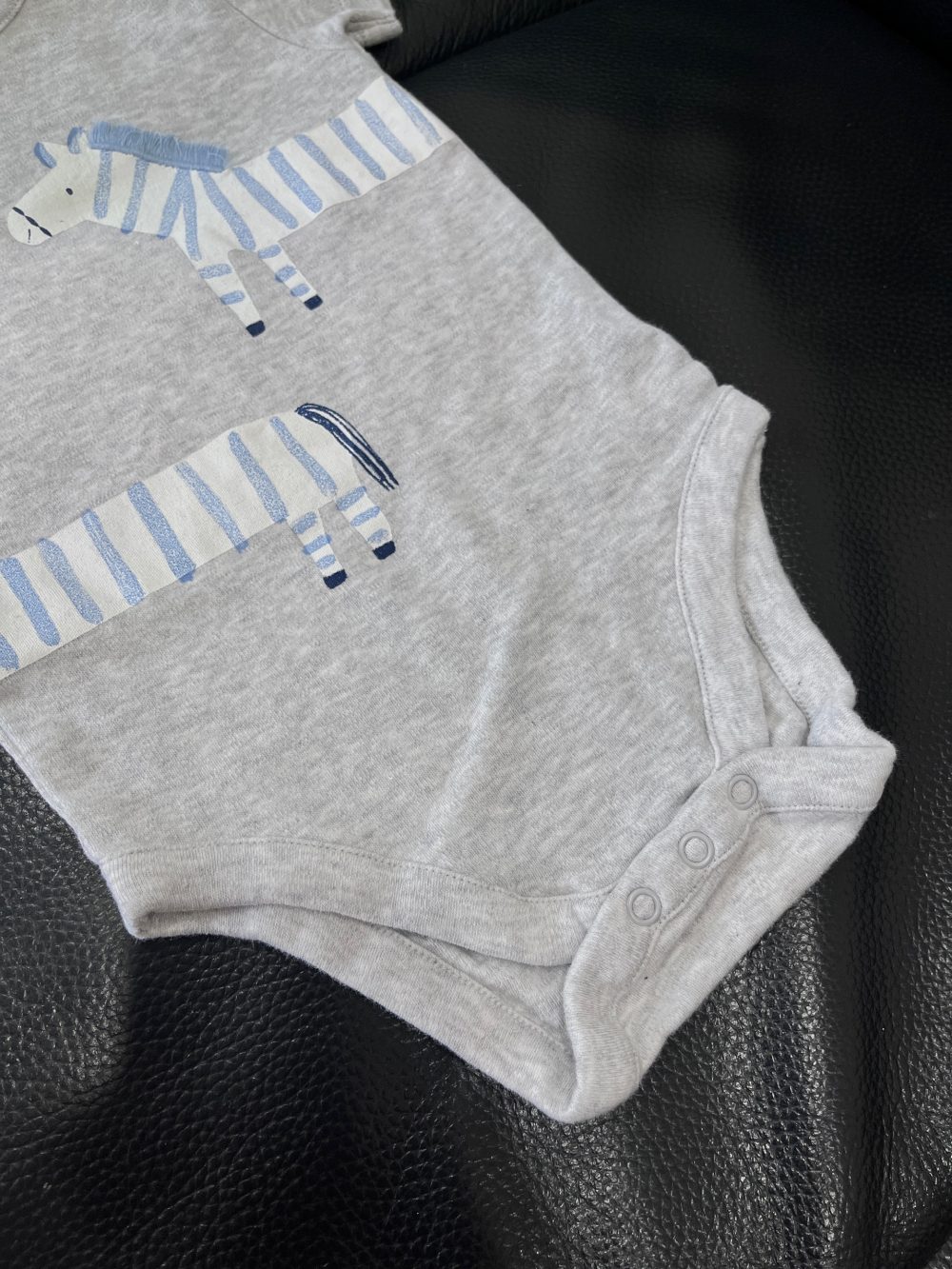 Set bodysuit, quần dài và mũ Mothercare màu xám (9→12m) - Ảnh 12
