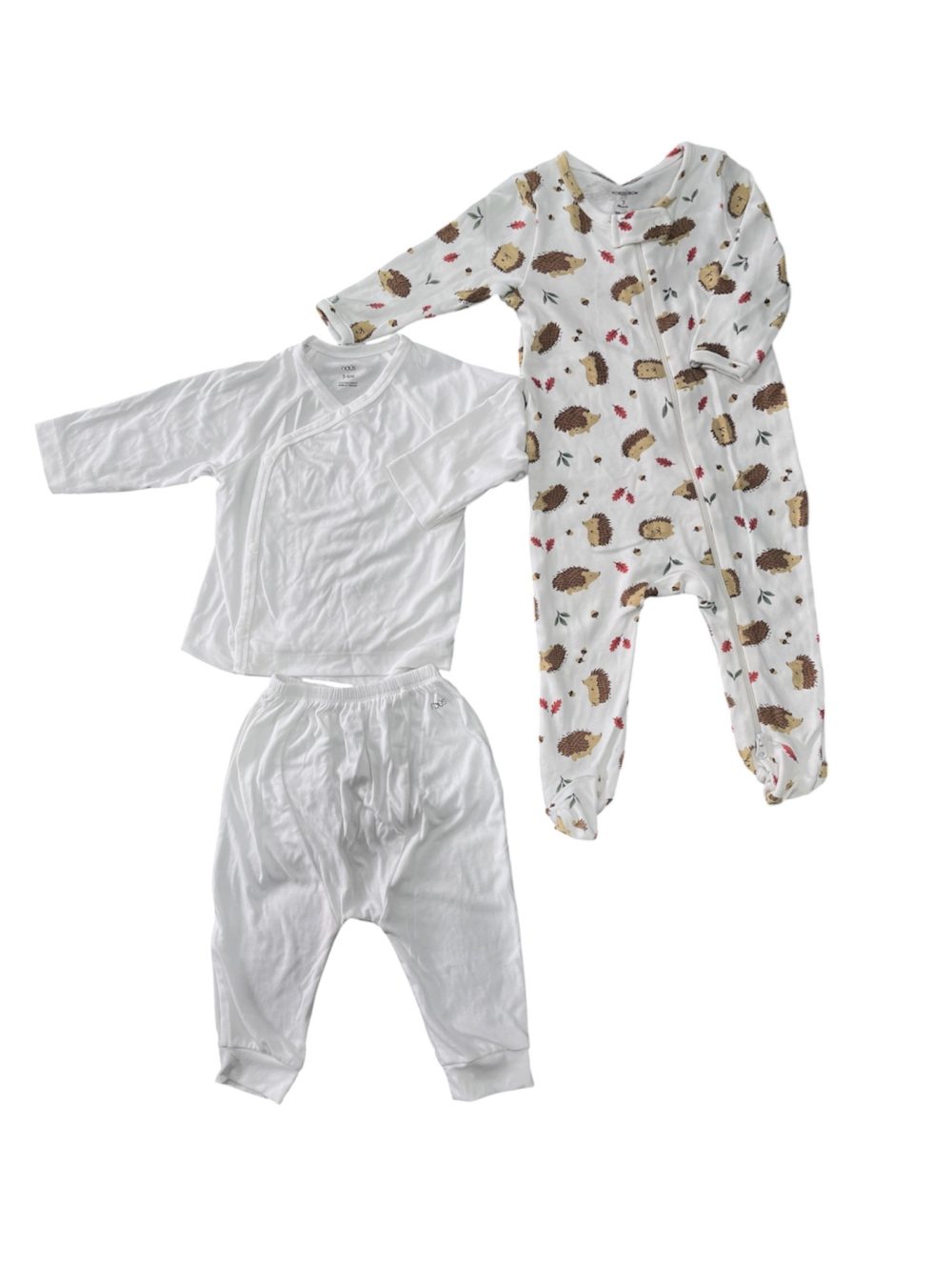 aaa18b87a59743fbbf0fcb2c32befc68 Sleepsuit Nordstrom màu trắng tặng kèm set dài tay Nous màu trắng (3→6m) - Ảnh 1
