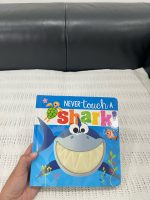 Set 2 cuốn sách tương tác "Never Touch a Shark!" và sách gulp - Ảnh 2