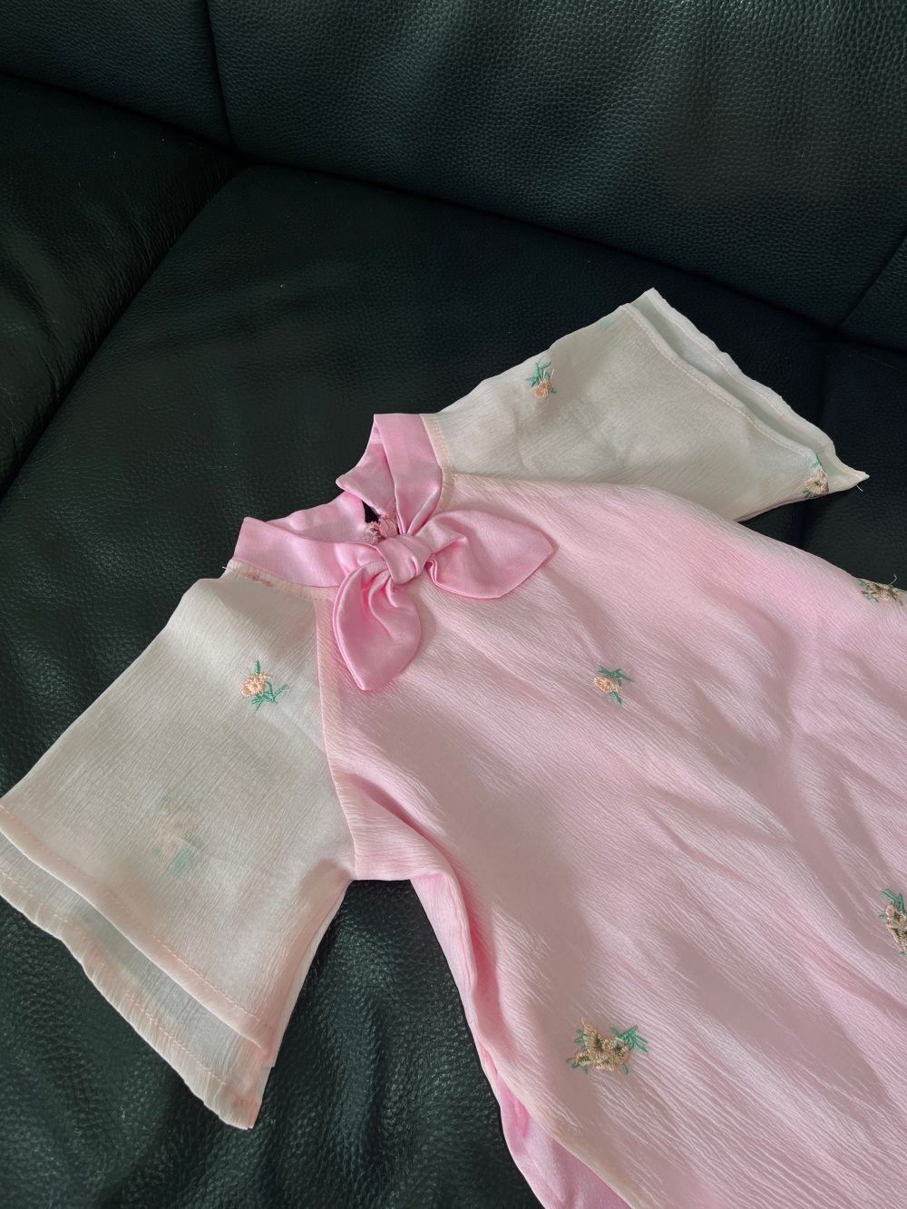 Set áo dài hồng phối quần lụa xanh tặng kèm bodysuit Obaibi màu xanh (size: 9→12m) - Ảnh 14