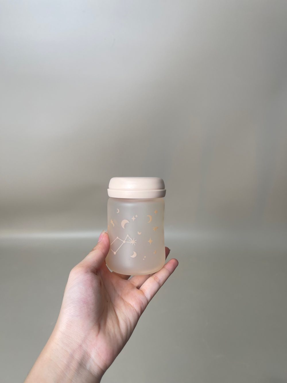 Set 2 bình sữa Moyuum thủy tinh bọc silicone trăng sao 150ml (không kèm núm ti) - Ảnh 2
