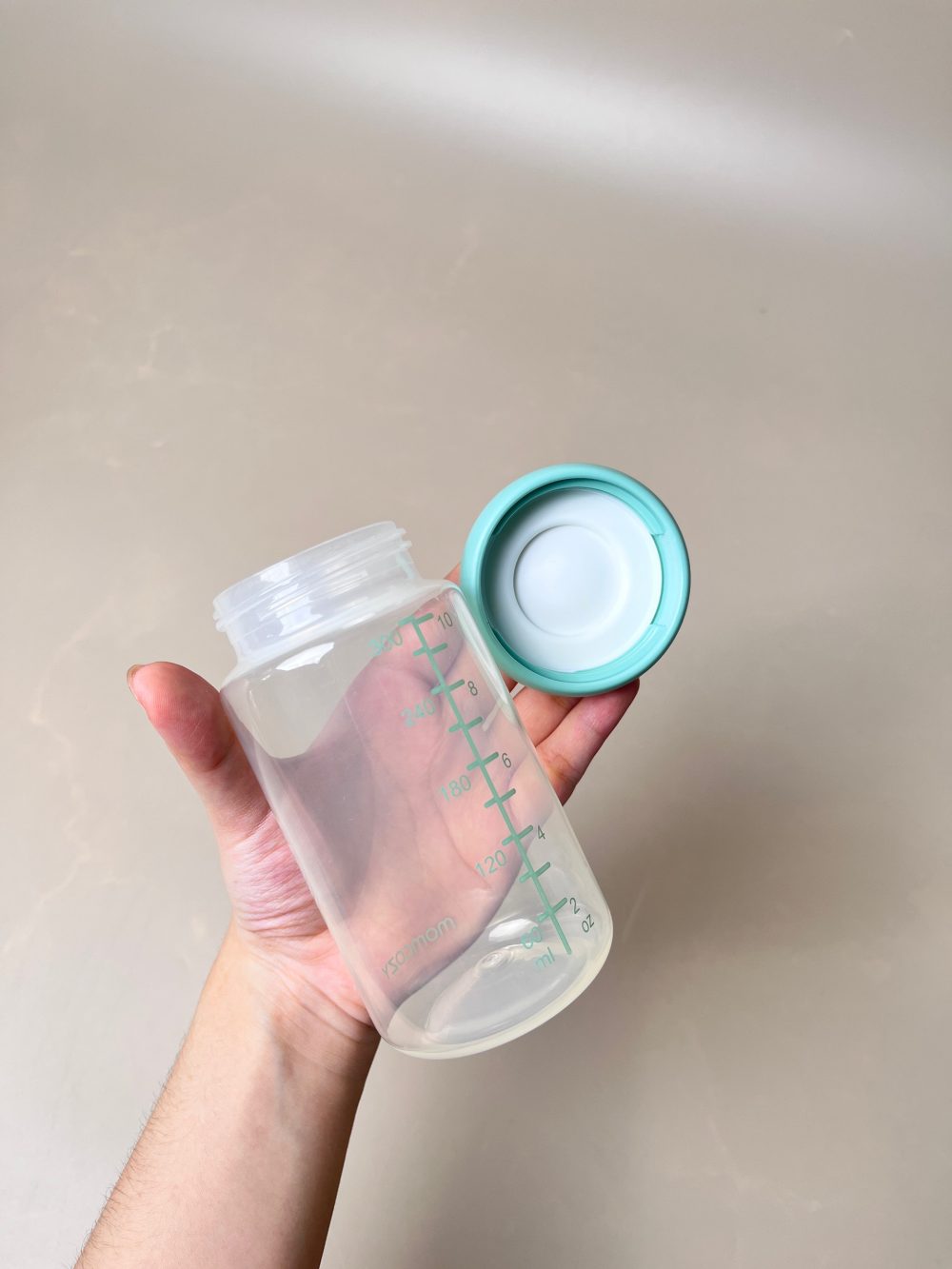 Bình giữ lạnh sữa mẹ di động Momcozy màu xanh size 22oz (no box) - Ảnh 10