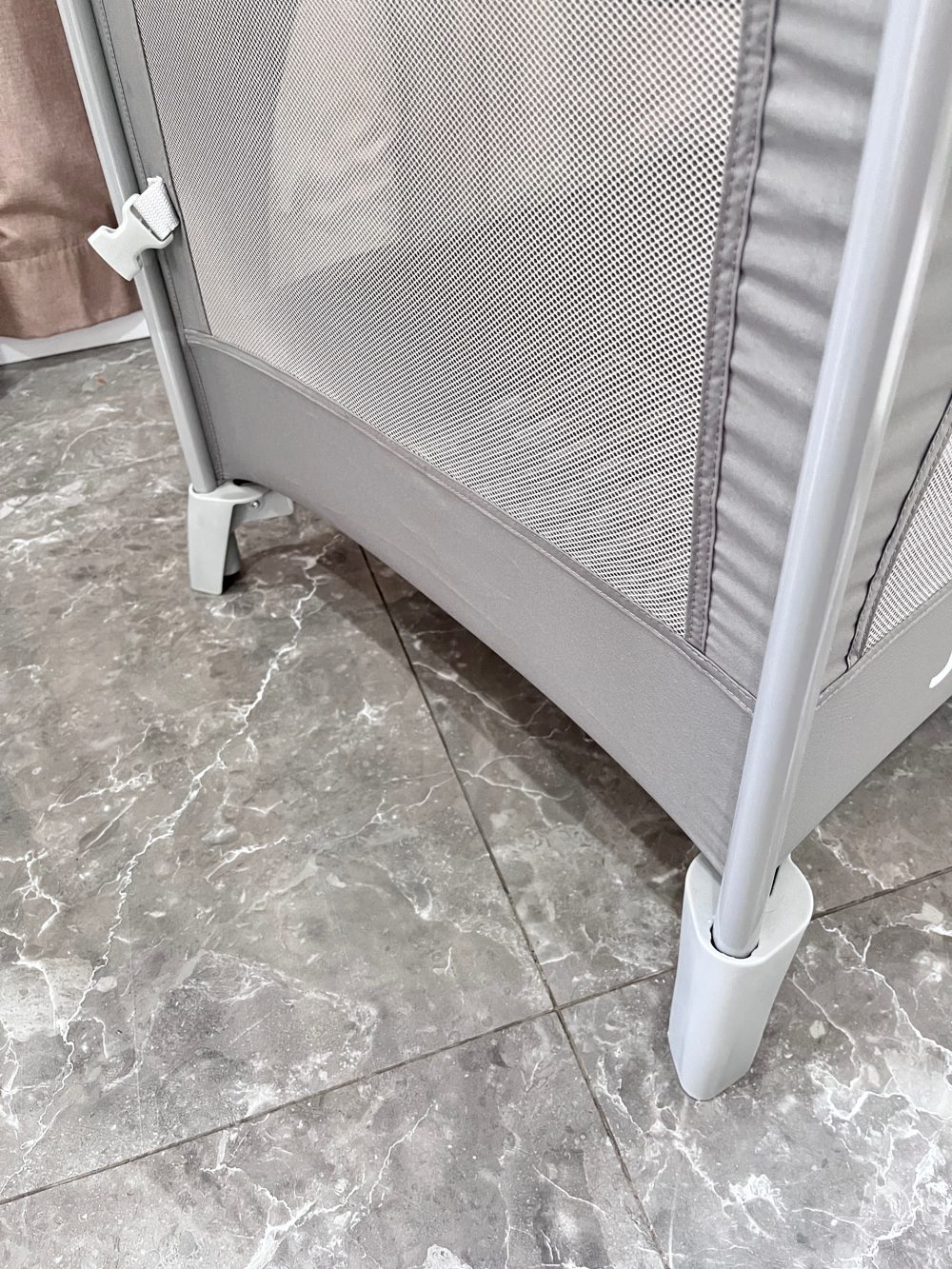 Giường cũi Joie Kubbie Sleep Foggy Gray (tối đa 9kg) tặng kèm đệm sơ dừa & drap size 80x50cm - Ảnh 7