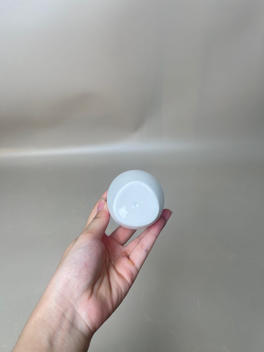 Set 2 bình sữa Moyuum thuỷ tinh bọc silicone 150ml màu trắng (không kèm núm ti) - Ảnh 4