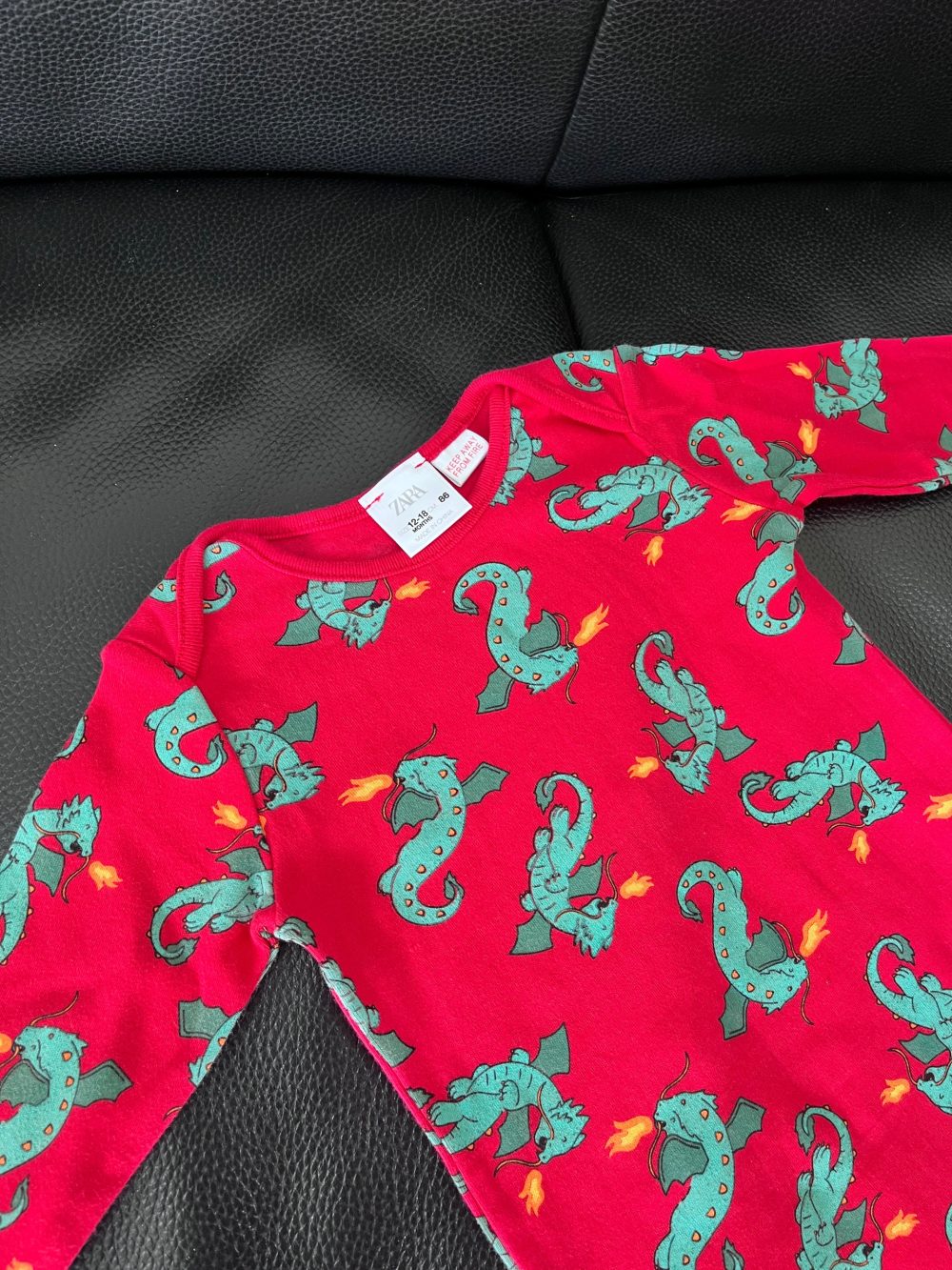 Bodysuit Zara họa tiết rồng màu đỏ (12-18m) - Ảnh 6