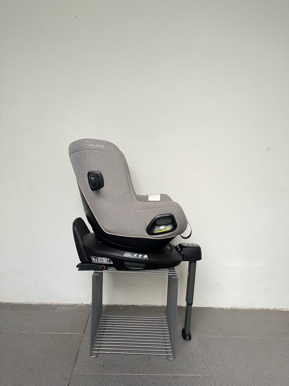 Ghế ngồi ô tô Nuna told next màu xám và base next ( size: sơ sinh-> 25kg) - Ảnh 2