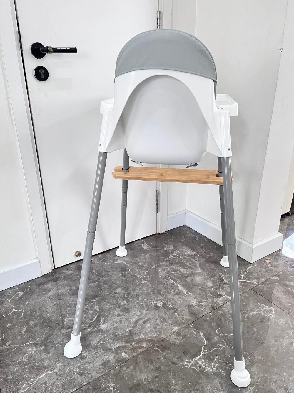 Ghế ăn dặm cho bé BabyHop màu trắng kèm thanh gác chân (6→36m) - Ảnh 6