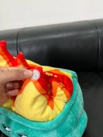 Thú nhồi bông hình thùng rác bốc cháy có âm thanh và chuyển động Hallmark - Ảnh 4