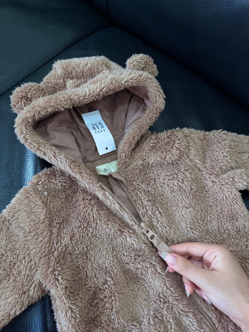 Sleepsuit lông cừu có mũ tai gấu Gap Baby màu nâu (size 12→18m) - Ảnh 2