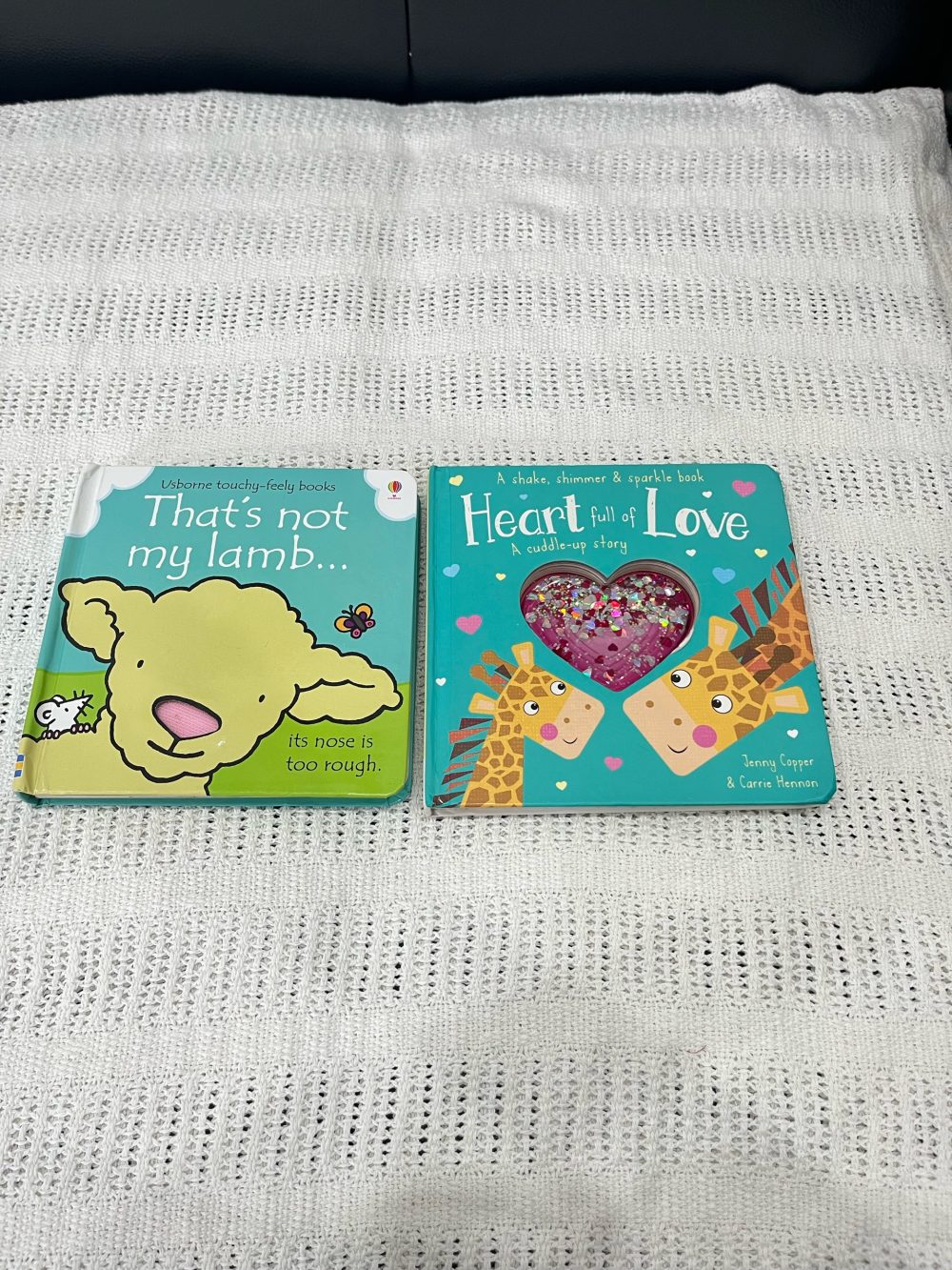 Set 2 cuốn sách Heart Full of Love và sách tương tác That’s not my lamb… - Ảnh 8