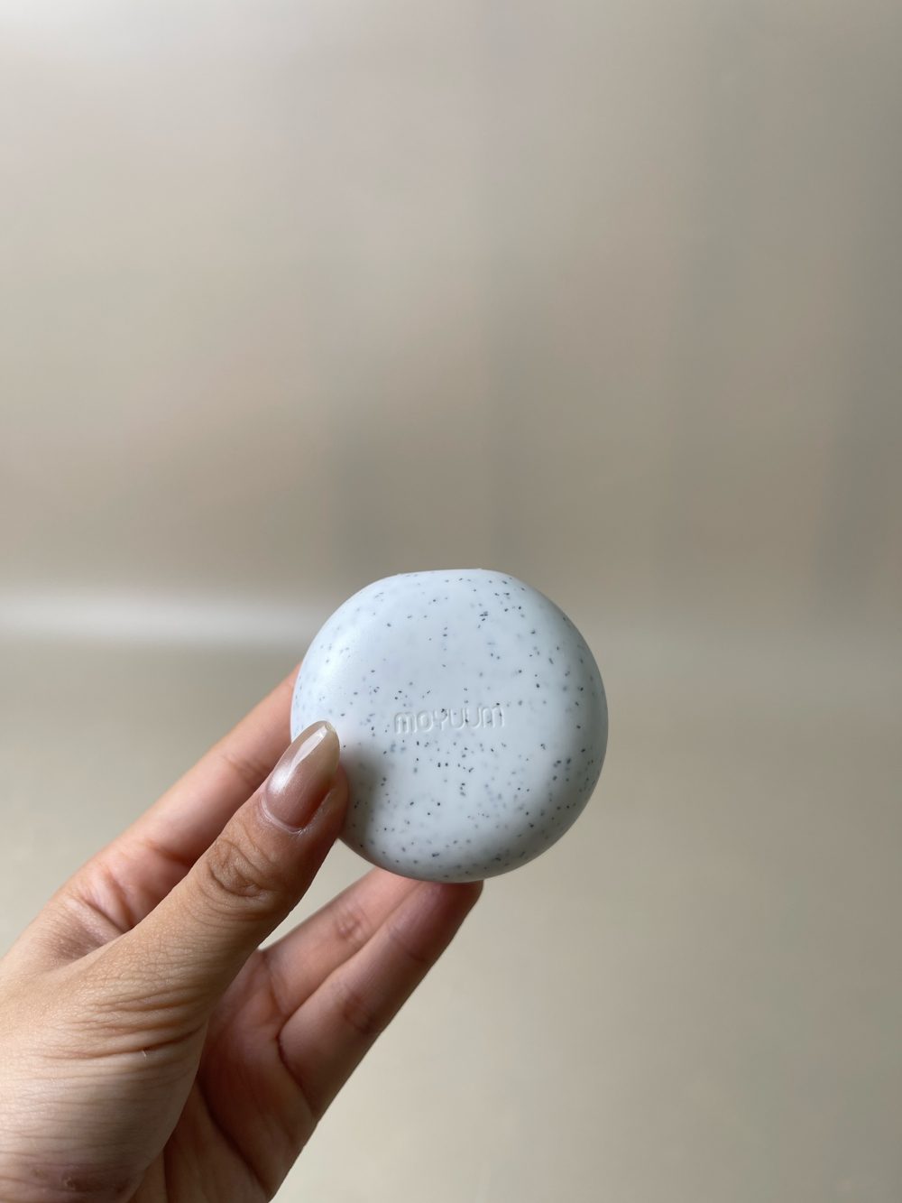 Núm ti giả Moyuum silicone cho bé màu vàng (3-6m/kèm hộp đựng) - Ảnh 4