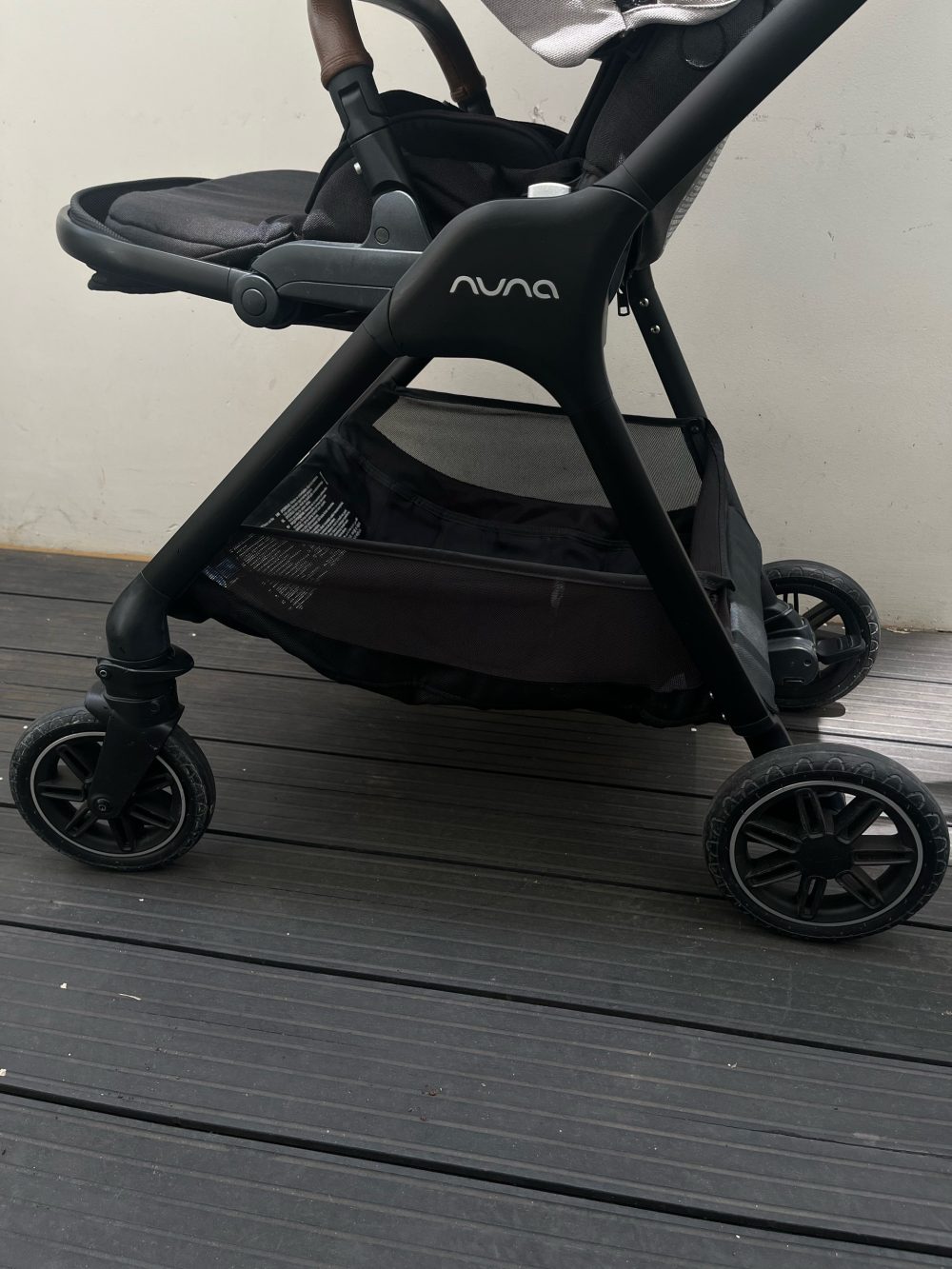 Xe đầy Nuna Triv màu xám khung đen (size: 0→ 4y, tối đa 22kg) - Ảnh 3