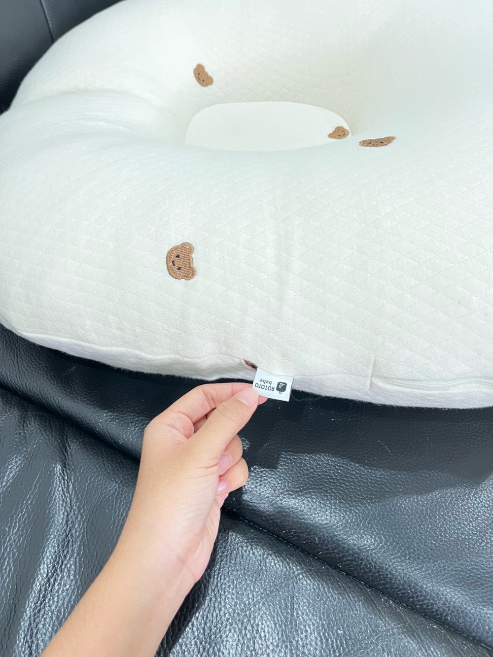Gối chống trào ngược Rototo bebe cotton lụa hoạ tiết gấu màu be - Ảnh 5