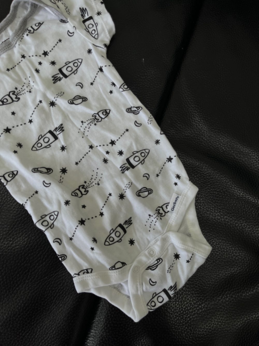 Set 4 bộ bodysuit Gerber họa tiết vũ trụ (size 6→9m) - Ảnh 16