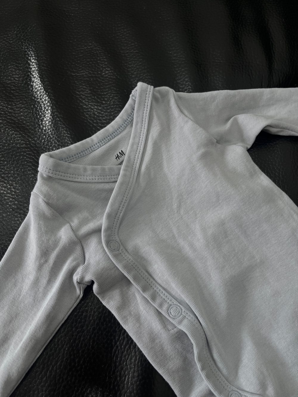 Set 3 bộ bodysuit đáp chéo H&M màu xanh/trắng (size 0→1m) - Ảnh 9