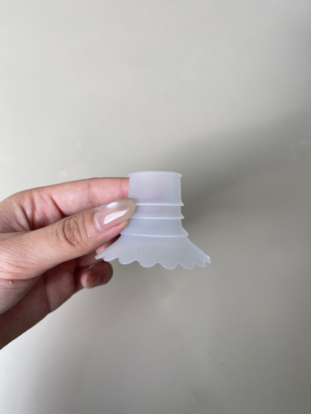 Máy hút sữa Willow 360 - kèm phụ kiện phễu reusable milk container 24mm (full box) - Bill mua nc ngoài - Ảnh 28