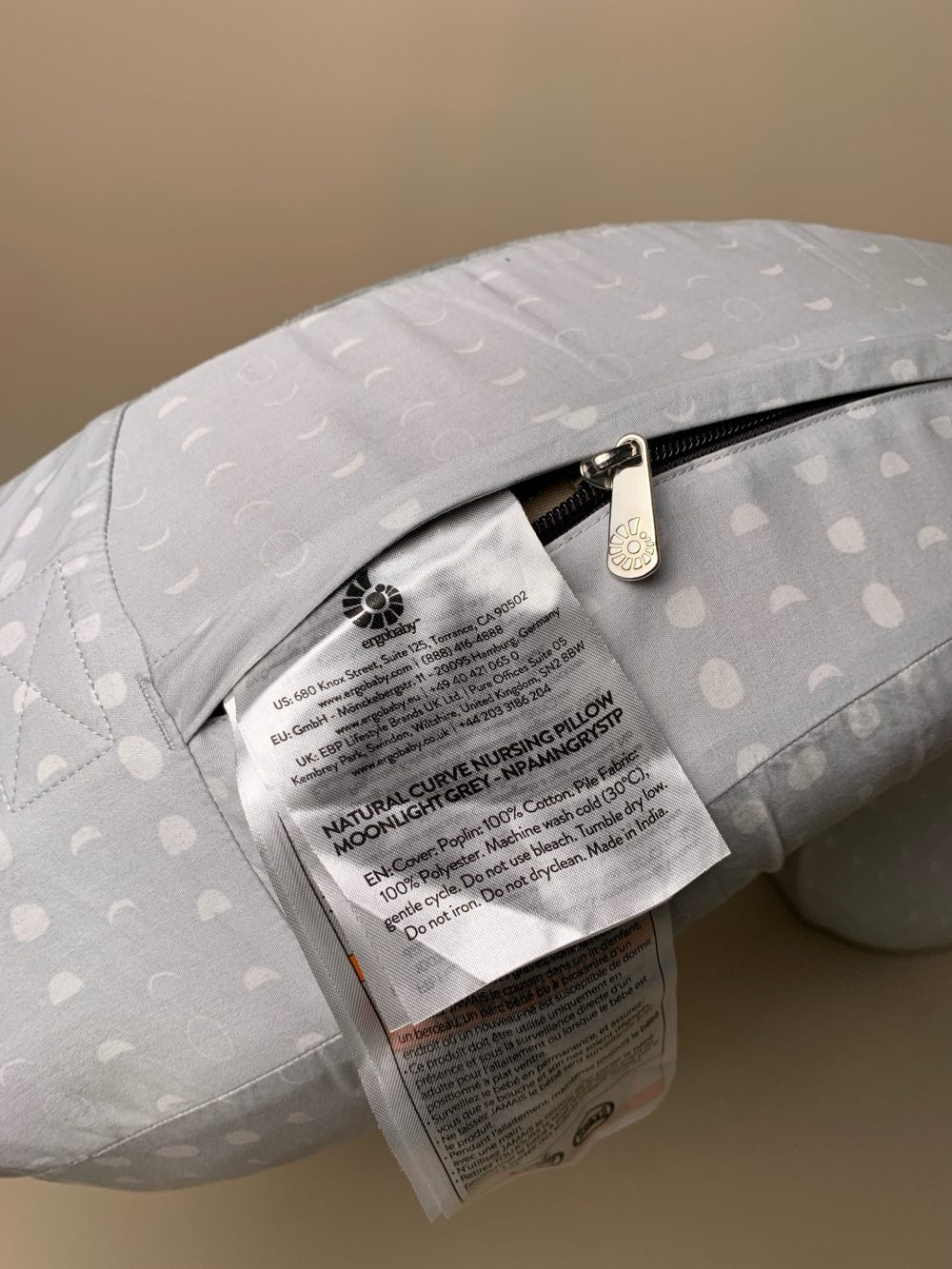Gối hỗ trợ cho bé bú Ergobaby pillow moonlight grey - Ảnh 10