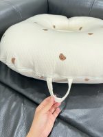 Gối chống trào ngược Rototo bebe cotton lụa hoạ tiết gấu màu be - Ảnh 3