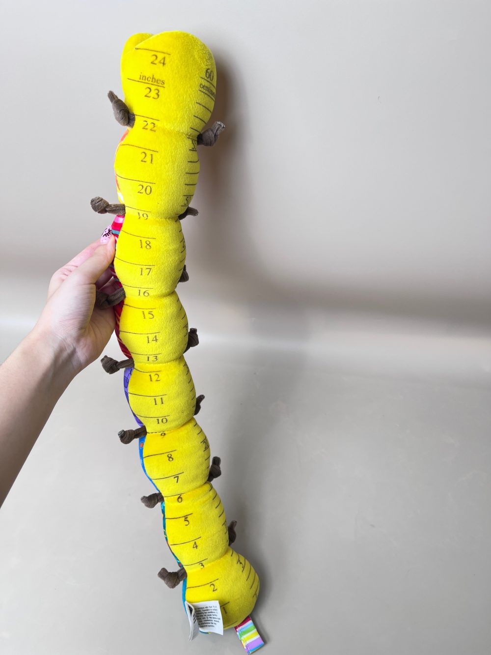 Thú nhồi bông đồ chơi Tomy Lamaze hình sâu dài (có tiếng chuông, tiếng bóp kêu và tiếng lục lạc) - Ảnh 2