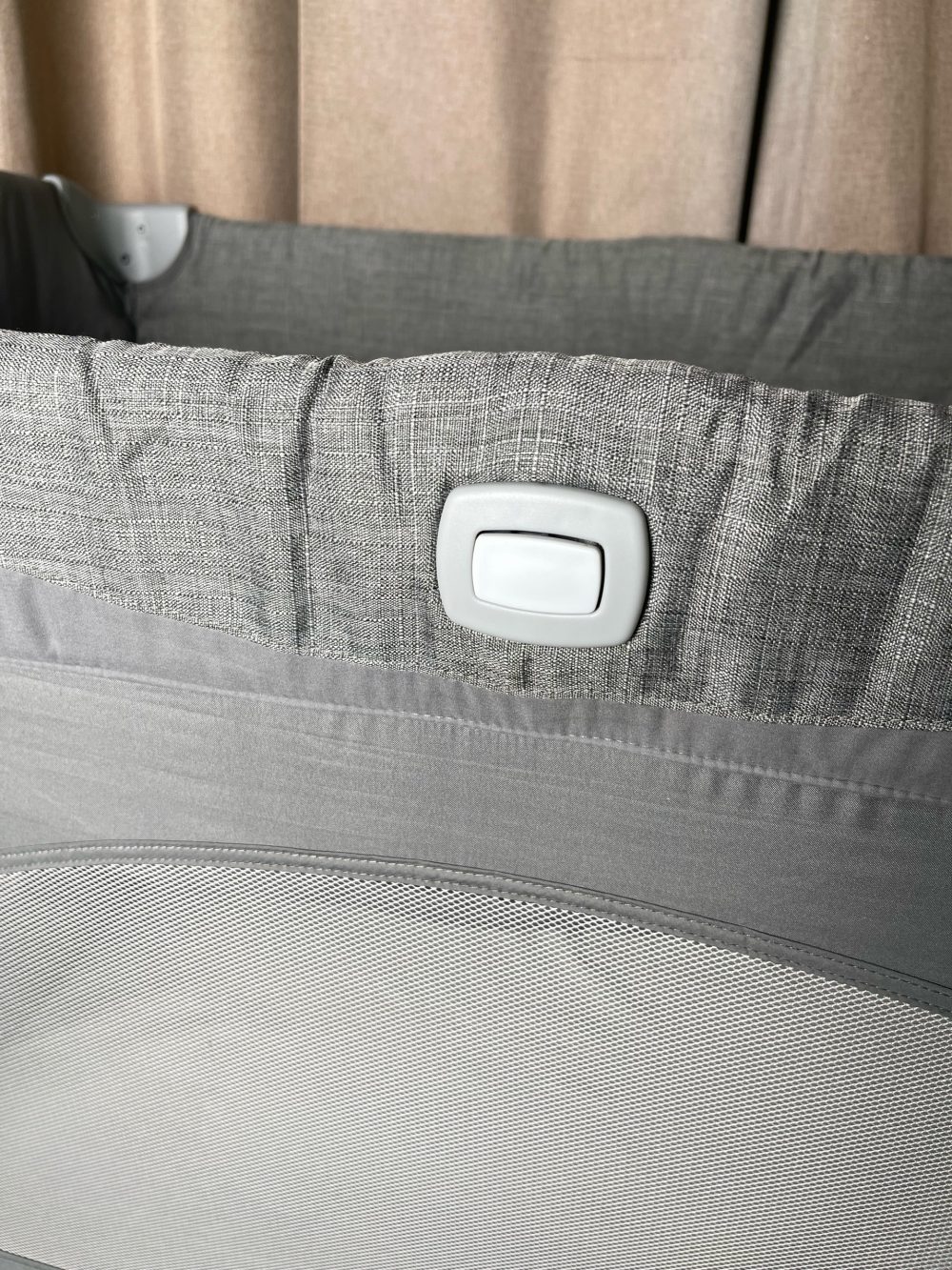 Cũi gấp gọn Joie Kubbie Sleep Foggy Gray và đệm cũi xơ dừa Chilux ( fullbox) - Ảnh 24