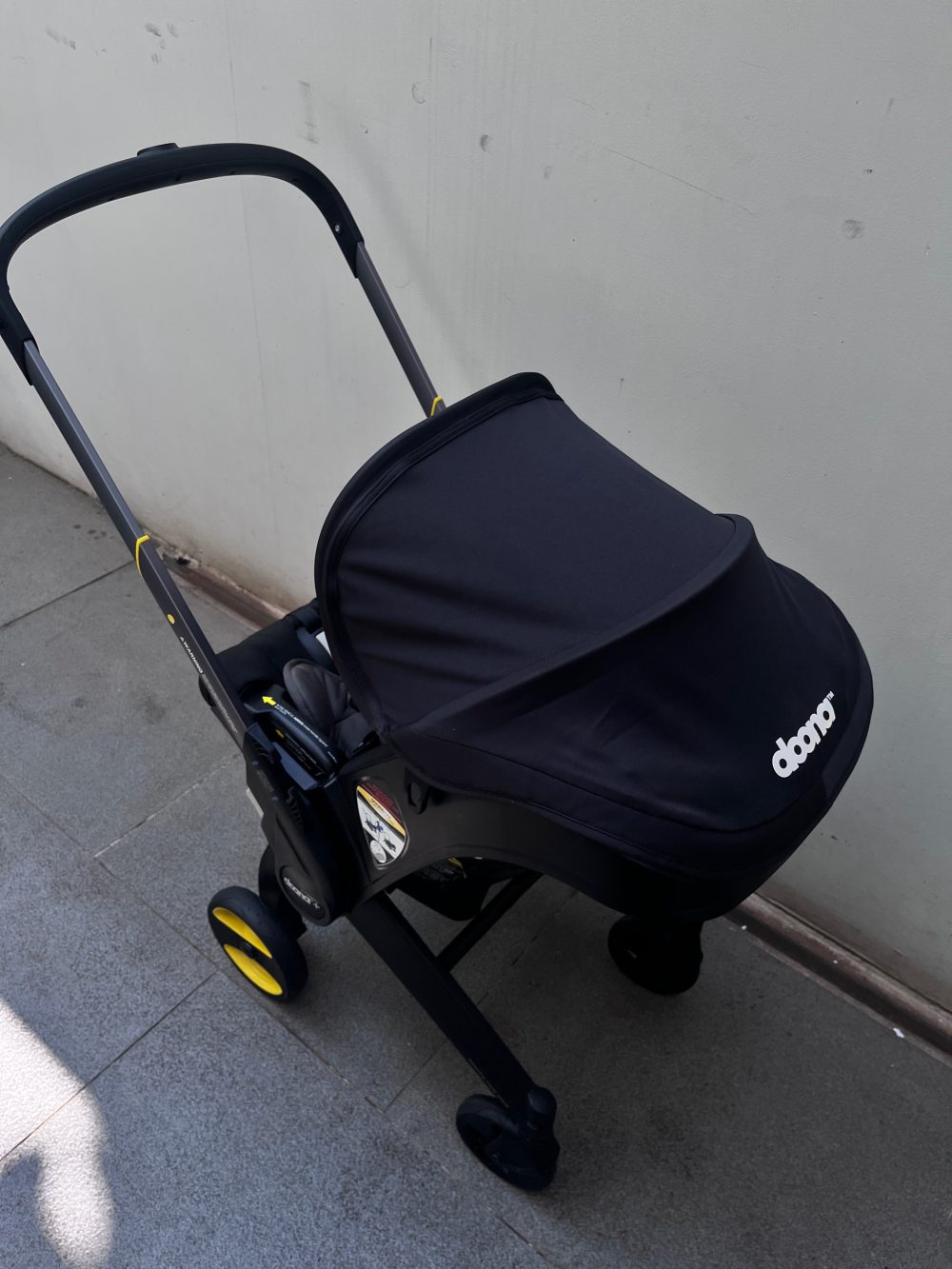 Xe đẩy kết hợp ghế ngồi ô tô Doona màu đen, tặng kèm đệm xe đẩy và miếng lót ô tô (1,8→13,6kg, còn túi đựng) - Ảnh 25