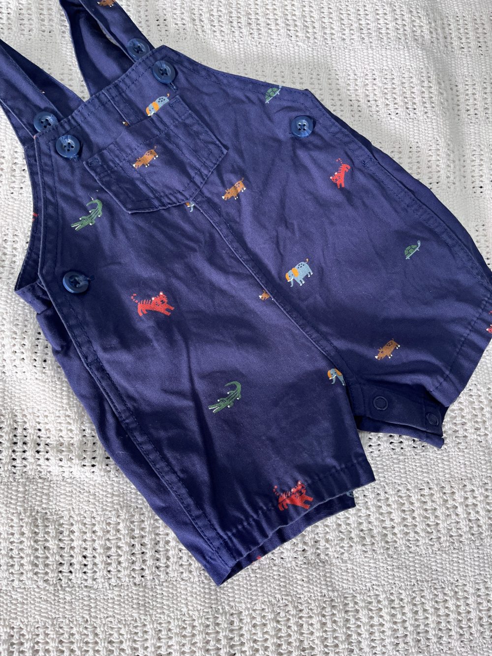 Set đồ bộ ngắn tay MoneBebé màu trắng kèm 2 yếm và 1 bodysuit Carter’s màu xanh (size 3→9m) - Ảnh 8