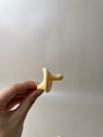 Núm ti giả Moyuum silicone màu vàng (1-3m/ kèm hộp đựng) - Ảnh 3