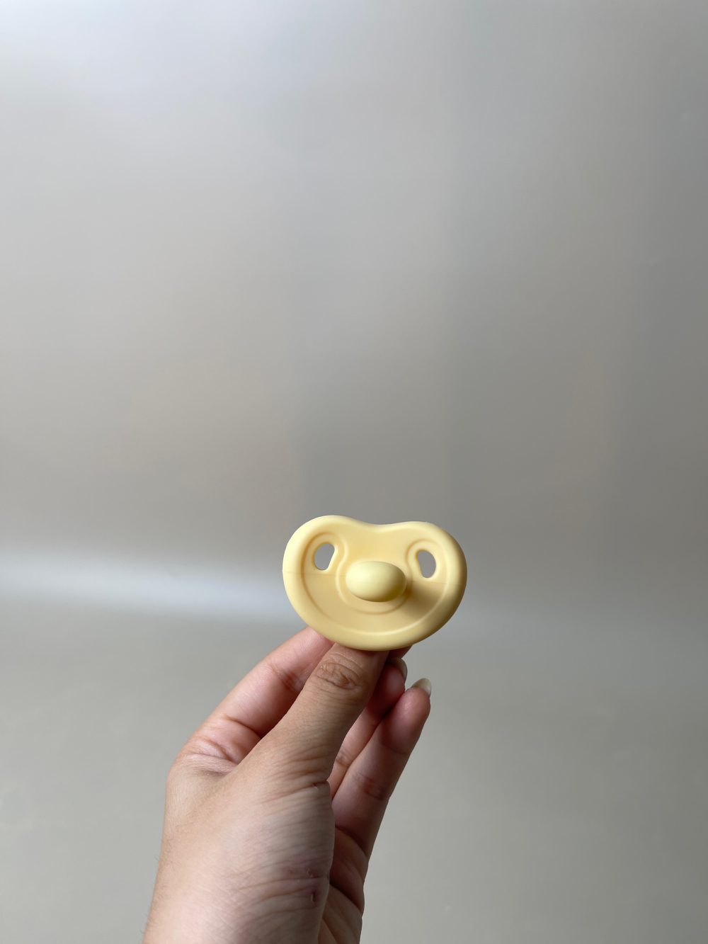 Núm ti giả Moyuum silicone màu vàng (1-3m/ kèm hộp đựng) - Ảnh 5