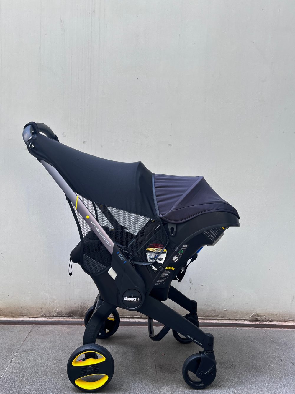 Xe đẩy kết hợp ghế ngồi ô tô Doona màu đen, tặng kèm đệm xe đẩy và miếng lót ô tô (1,8→13,6kg, còn túi đựng) - Ảnh 29