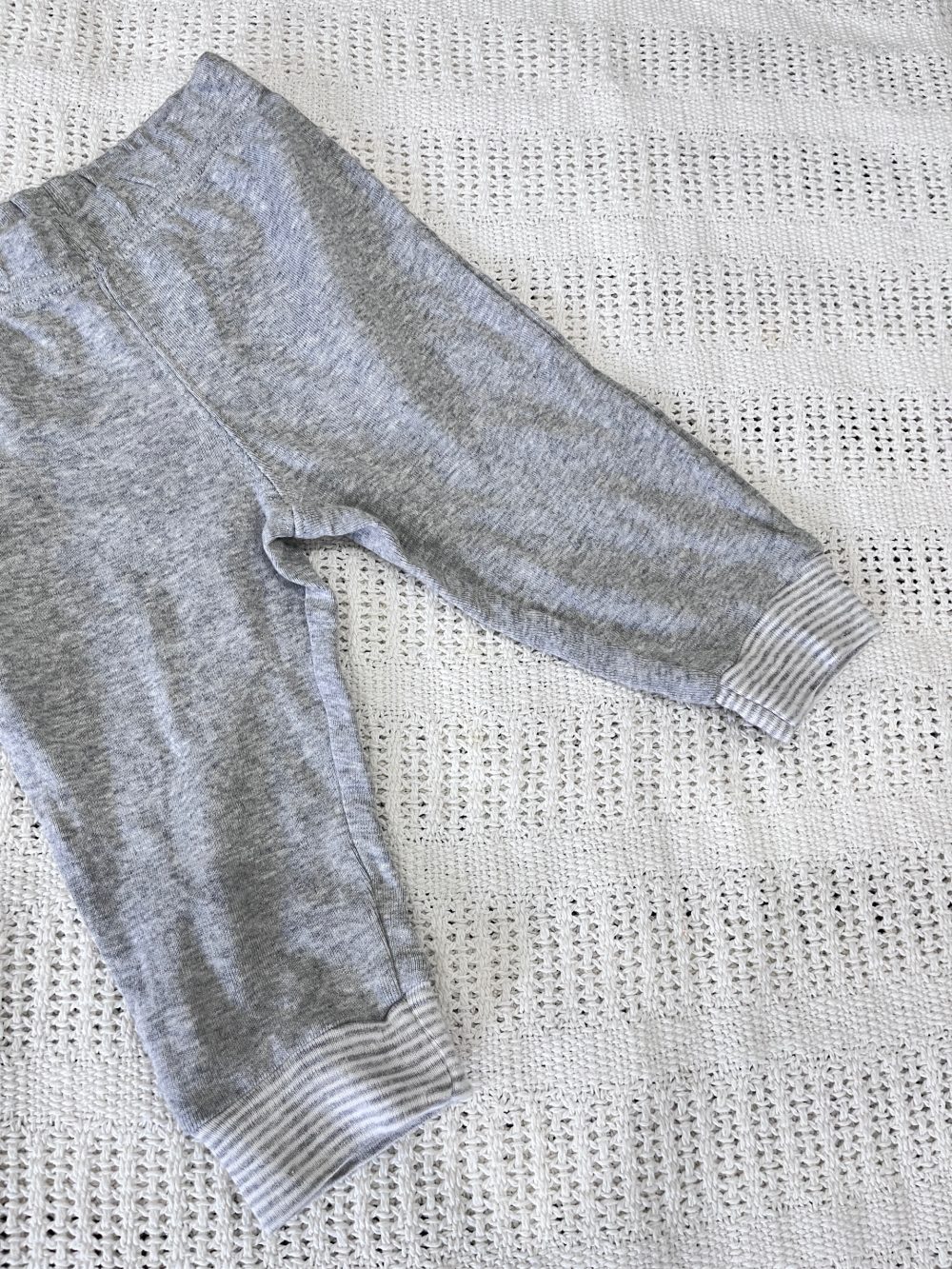 Set 2 quần dài Carter’s màu xám (size 6m) - Ảnh 2