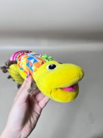Thú nhồi bông đồ chơi Tomy Lamaze hình sâu dài (có tiếng chuông, tiếng bóp kêu và tiếng lục lạc) - Ảnh 4