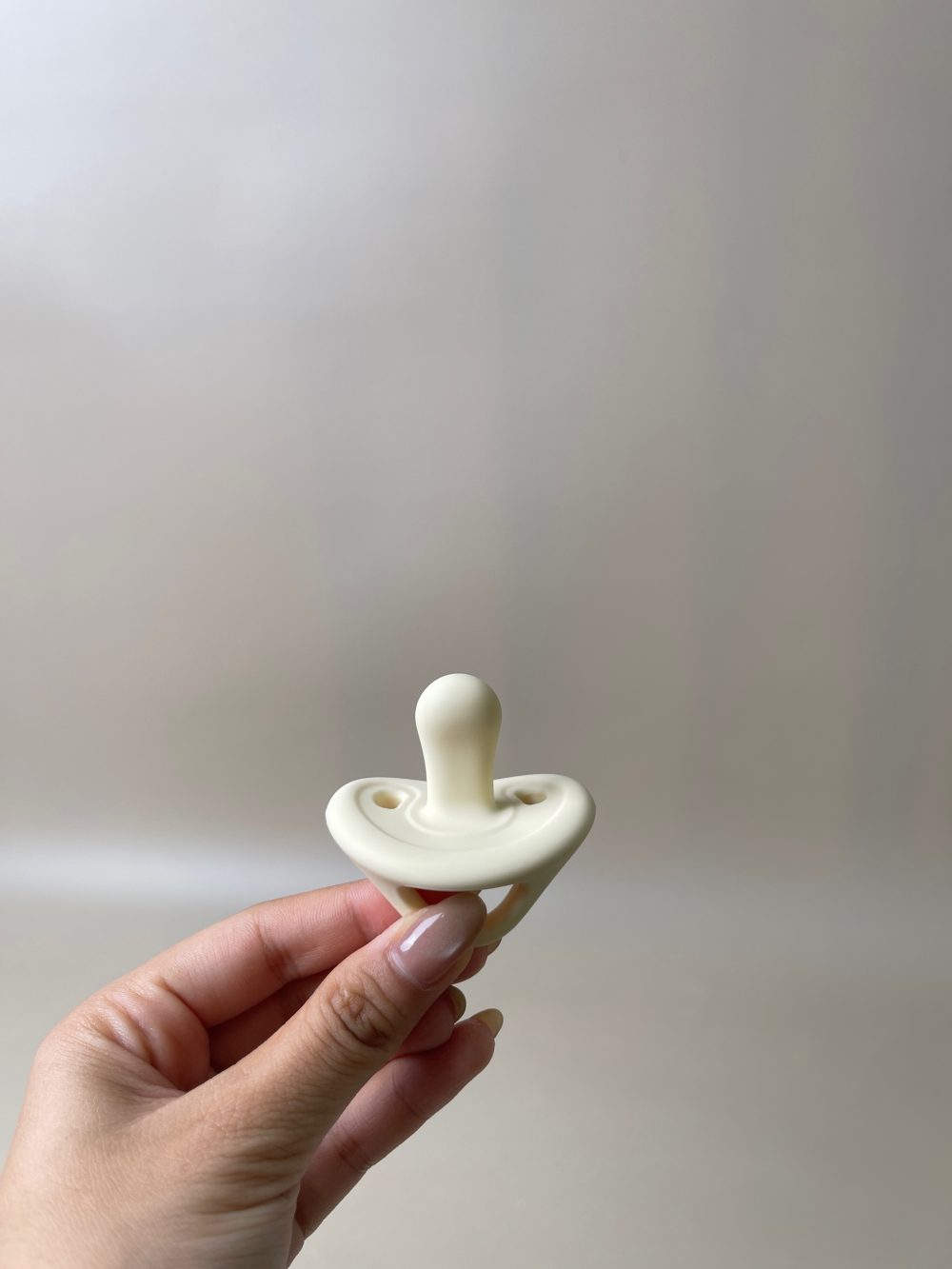 Núm ti giả Moyuum silicone cho bé màu vàng (3-6m/kèm hộp đựng) - Ảnh 5