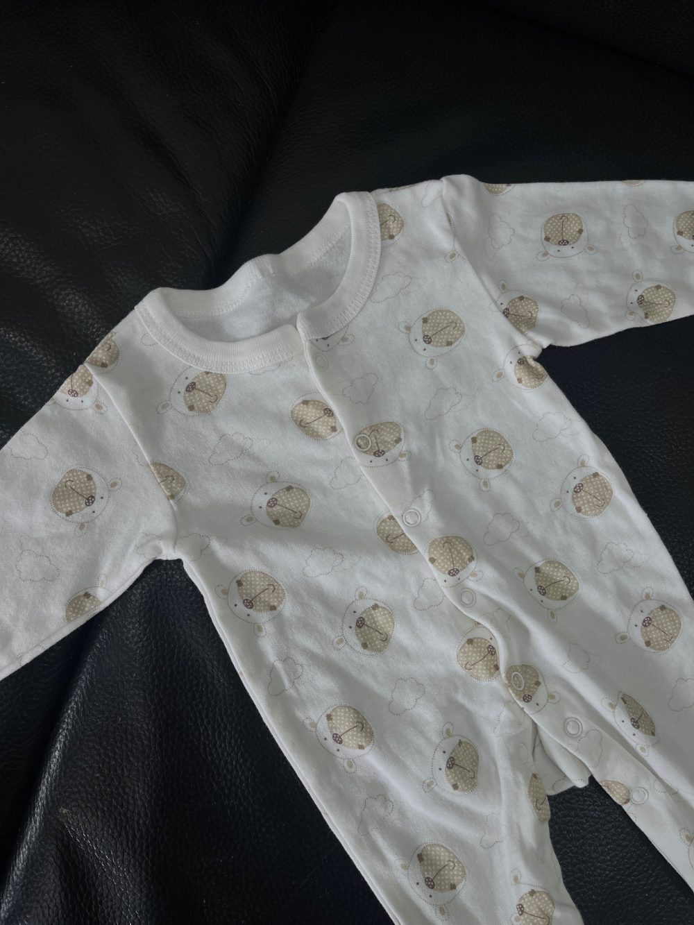 Set bodysuit dài tay kèm quần La Pomme màu nâu (size 0→3m) và bộ quần áo dài tay Asbaby màu trắng (size 3→6m) tặng kèm sleepsuit no brand màu trắng - Ảnh 4