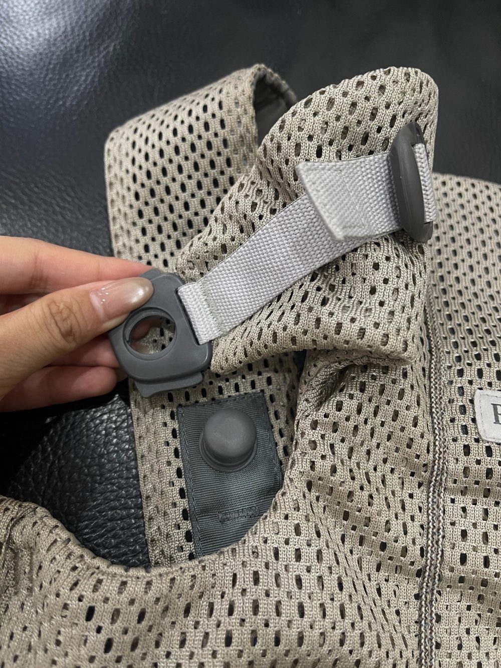 Địu BabyBjorn Baby Carrier Mini Ariy mesh màu grey beige (size: 0m->1y~ 3kg2->11kg) full box (Bill VNQ) - Ảnh 6