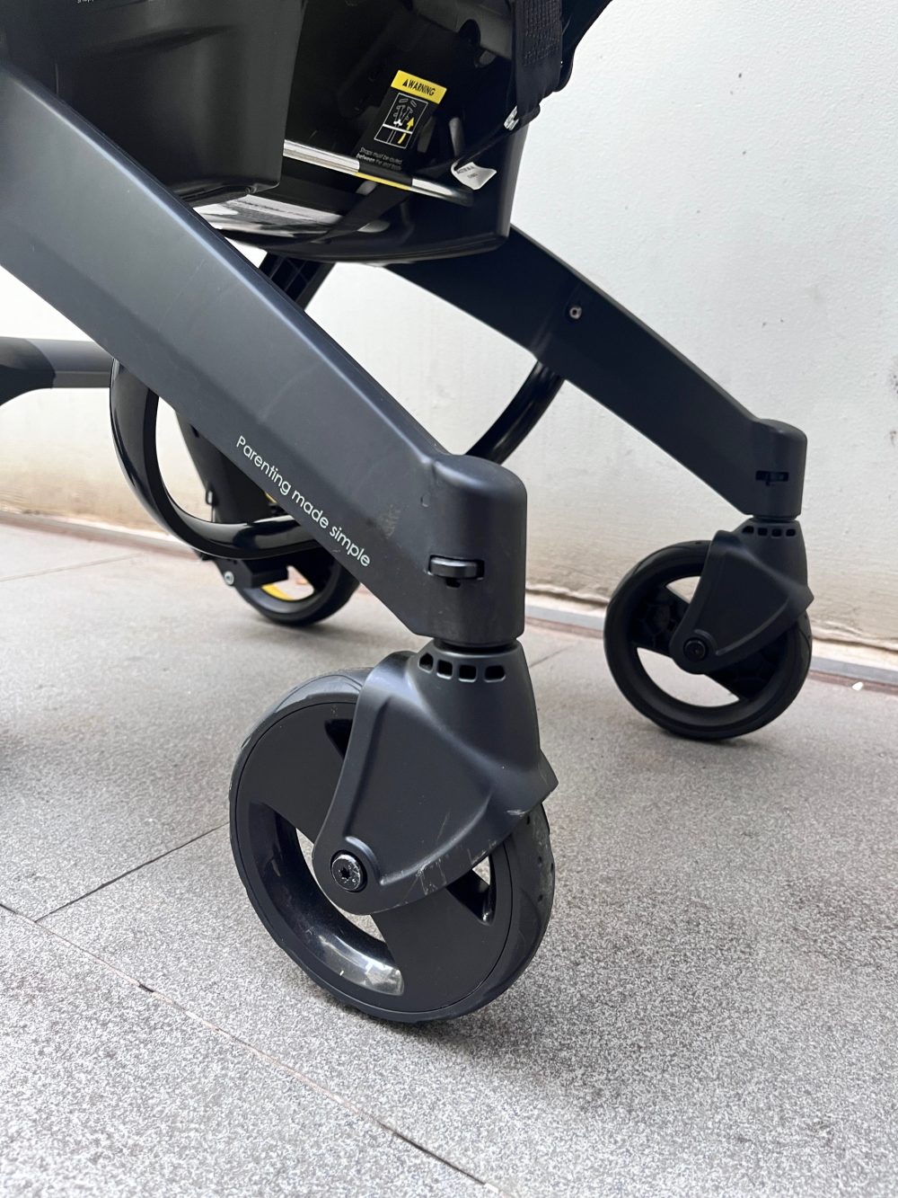 Xe đẩy kết hợp ghế ngồi ô tô Doona màu đen, tặng kèm đệm xe đẩy và miếng lót ô tô (1,8→13,6kg, còn túi đựng) - Ảnh 23
