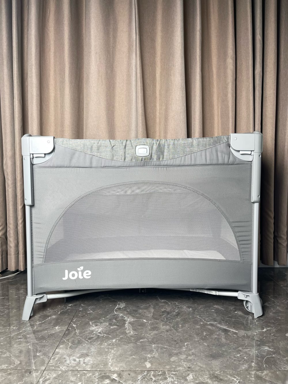 Cũi gấp gọn Joie Kubbie Sleep Foggy Gray và đệm cũi xơ dừa Chilux ( fullbox) - Ảnh 11