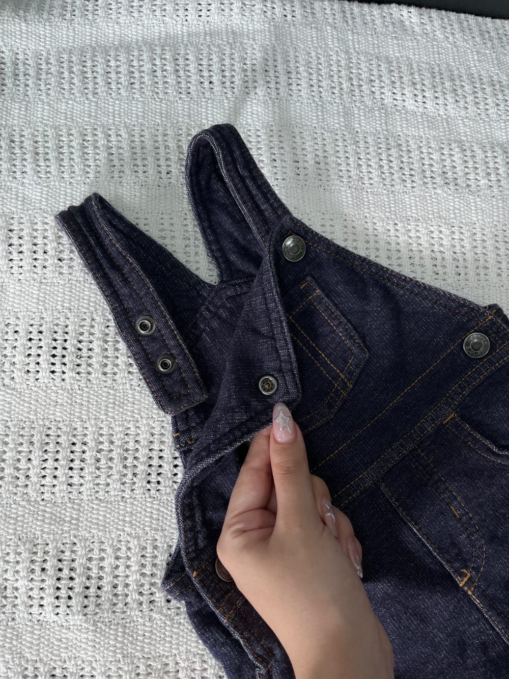 Set đồ bộ ngắn tay MoneBebé màu trắng kèm 2 yếm và 1 bodysuit Carter’s màu xanh (size 3→9m) - Ảnh 12